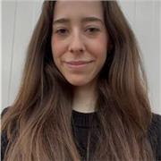 Profesora de lengua, biología e historia apta para dar clases a niños de hasta 2° de Bachillerato y matemáticas hasta 4° de la ESO